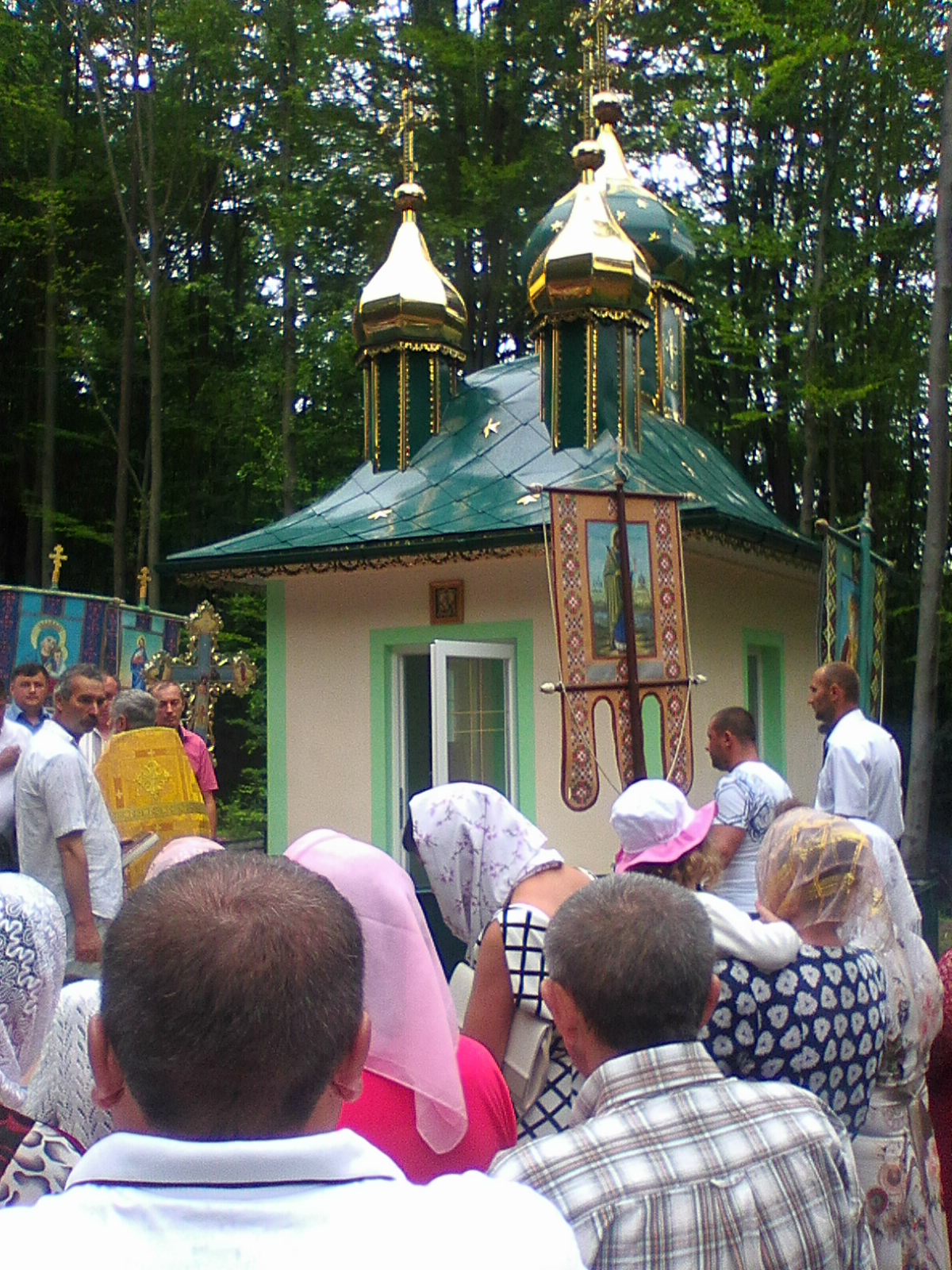 Стараннями лісівників УПЦ Московського патріархату отримала ще одну капличку на Буковині