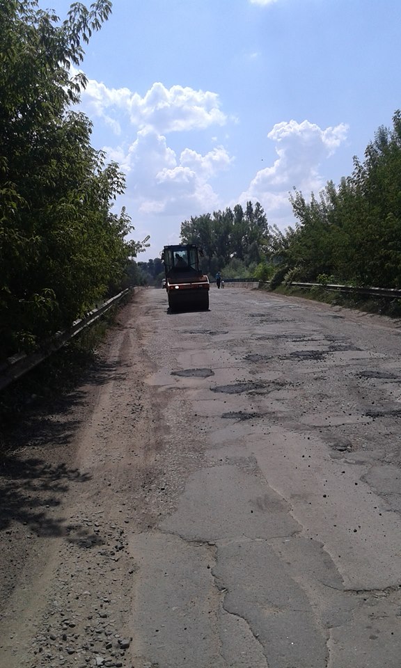Глибоччина дякує Салагору: за кошти митного експерименту ремонтують дорогу в с.Черепківка 