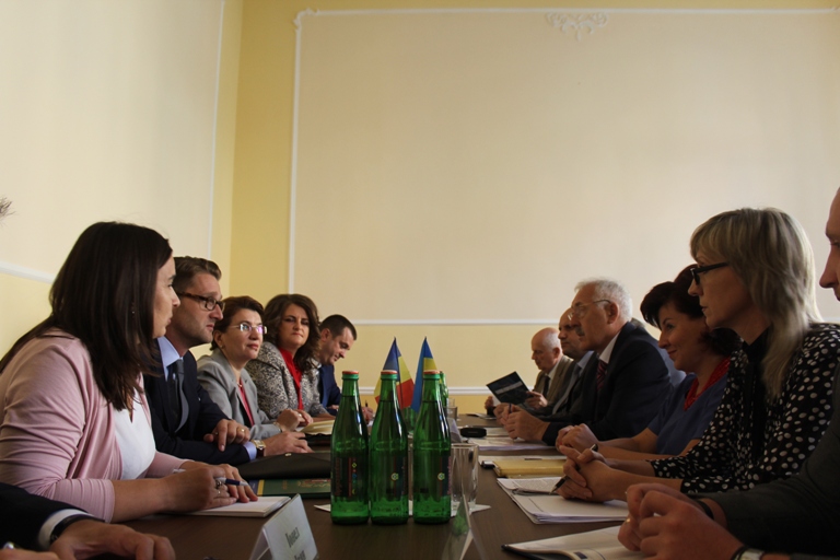 Румунський уряд може реконструювати музей у Чернівцях, а Фищук відкрити у дитсадках Чернівців румуномовні групи