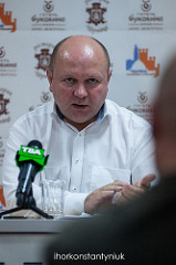 Продан не хоче відділяти бізнес від влади