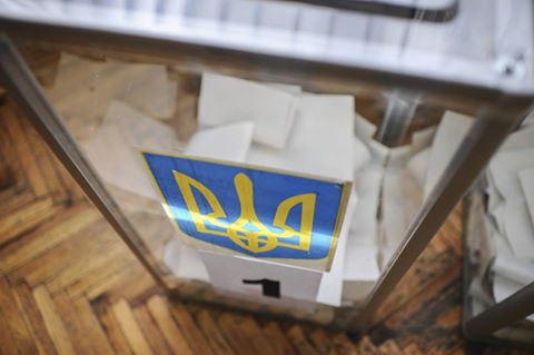 На виборах у Новоселицькій, Кострижівській, Вікнянській та Юрковецькій громадах  фіксують окремі випадки порушень