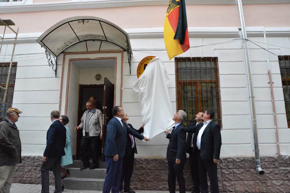 Відкриття Почесного консульства ФРН в Чернівцях Бурбак назвав визначною подією для міста