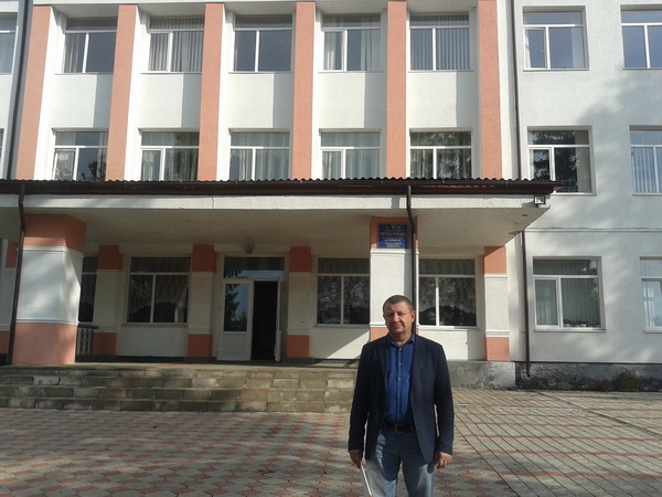 'Українська у нас була введена як предмет в 11 класі шостим уроком у суботу': чи збереже новий закон дві школи в Тереблече?