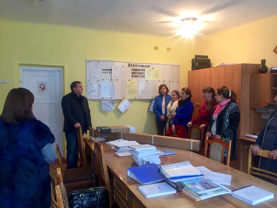 У Берегометській та Лопушнянській школах з'явилися нові комп'ютери