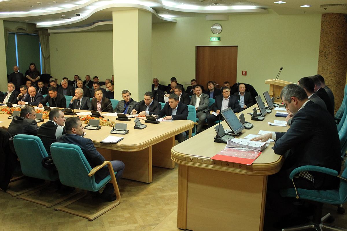 На Буковині створили комісію з приймання-передачі місцевій владі 317 автомобільних доріг загальною протяжністю понад дві тисячі кілометрів 