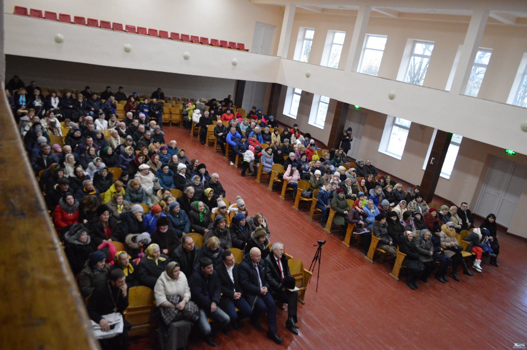 Мешканці Шипинців подякували Івану Рибаку за відремонтований Будинок культури