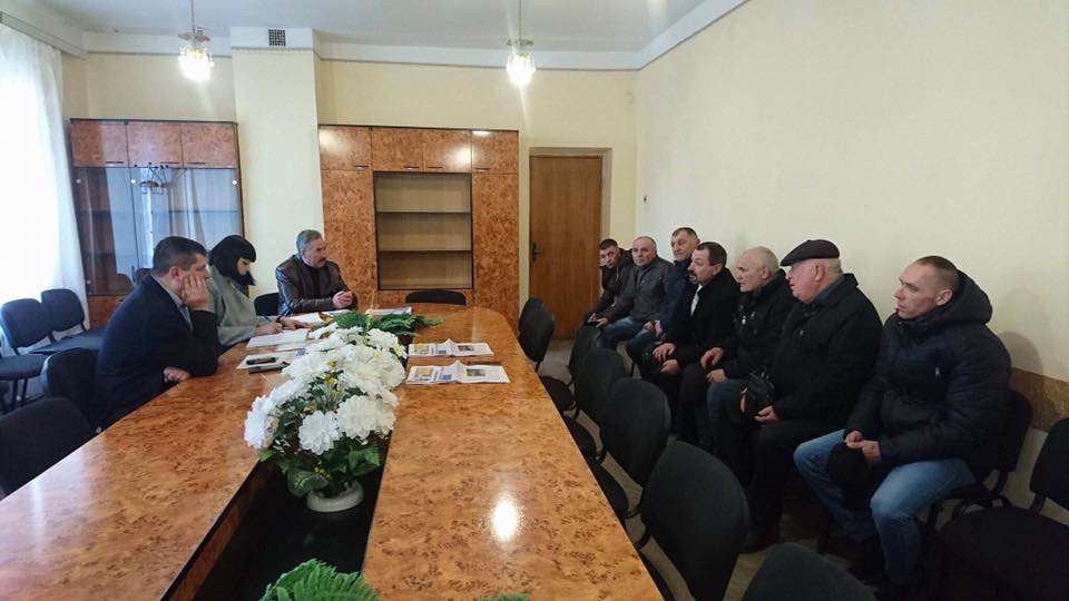Вирішення більшості питань, з якими кельменчани прийшли на прийом до Бурбака,  в компетенції місцевих органів влади 
