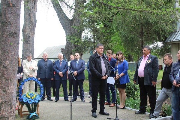 'Їхній приклад самопожертви вже став хрестоматійним': Максим Бурбак на Герцаївщині вшанував пам'ять Героїв Чорнобиля