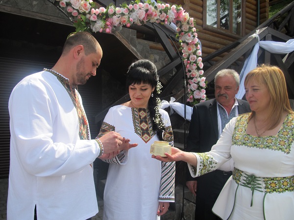 На Буковині зареєстрували тисячний 'шлюб за добу'
