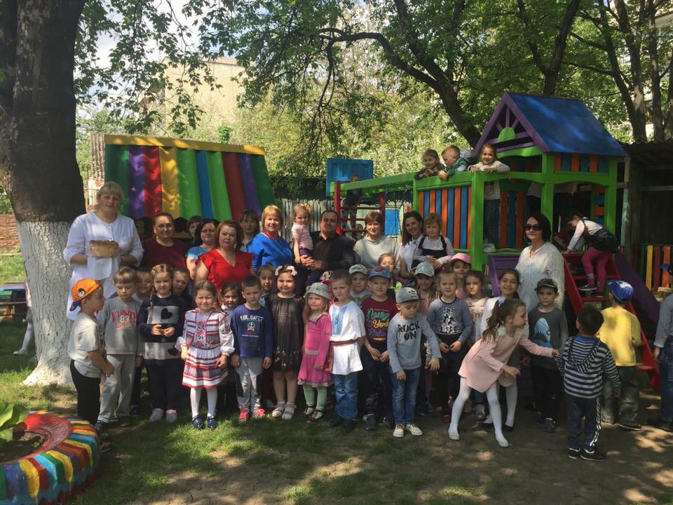 Тіміш відкрив ще два нових майданчика у Новоселицьких дитячих садочках і відзвітував у Балківцях