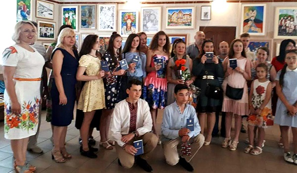 Глибоцька художня школа проводжає випускників