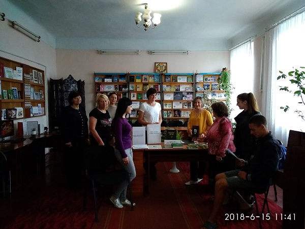 До річниці з дня народження Євгена Коновальця на Вижниччині урочисто підняли новий червоно-чорний прапор 