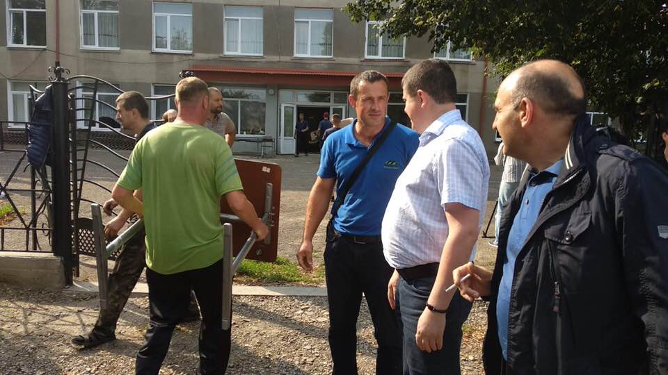 Навчальне та медичне обладнання для Ширівецького НВК та Хотинської ЦРЛ передали благодійники (ОНОВЛЕНО)