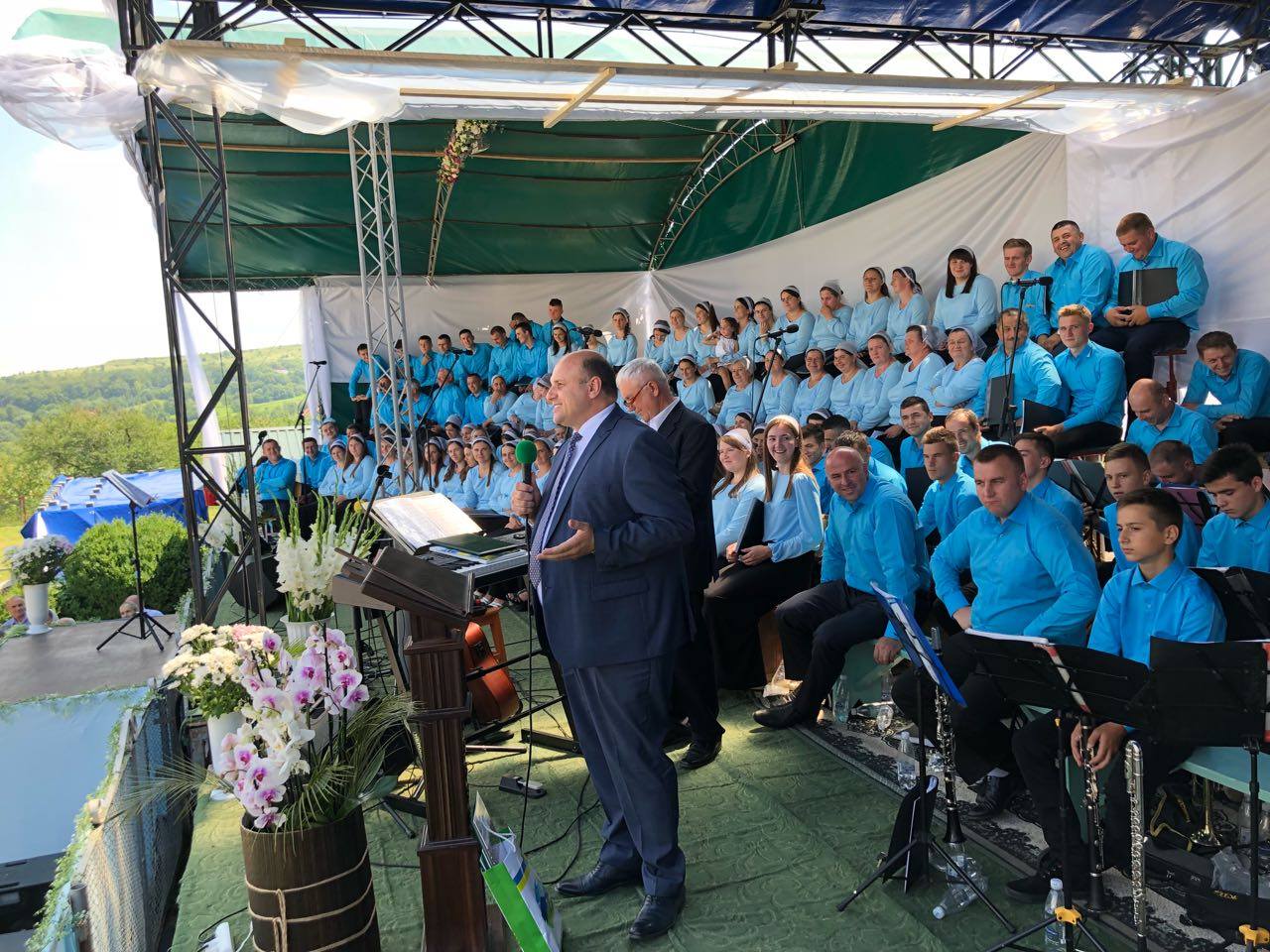 Іван Мунтян привітав найбільшу на Буковині громаду  Церкви Християн Віри Євангельської села Кам'янка зі 100-річчям від дня заснування