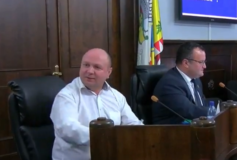 Продан вже наступного тижня проситиме Верховну Раду України призначити вибори у Чернівцях, але чи буде сам балотуватися на мера ще не знає