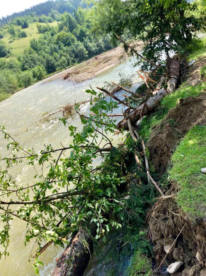 Іван Рибак особисто оглянув місця затоплення на Вижниччині і буде просити уряд про допомогу (ФОТО+ВІДЕО)