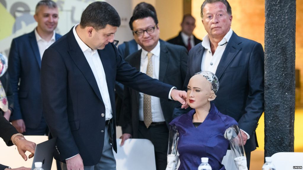 Найвідоміший у світі робот-андроїд зі штучним інтелектом Софія вперше відвідала Україну