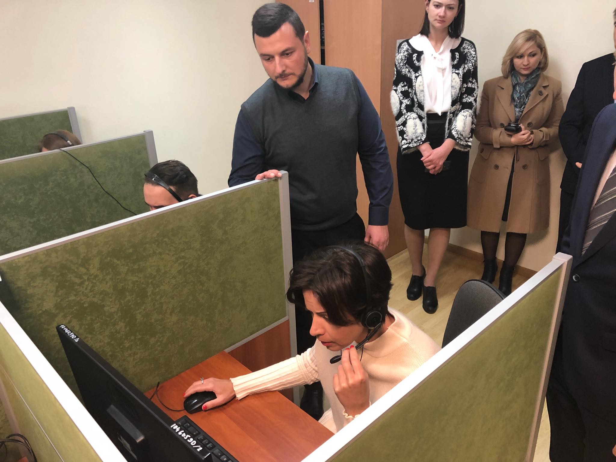 Заступниця міністра юстиції у Чернівцях відповідала на телефонні дзвінки гарячої лінії 