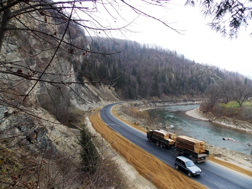 Відремонтували трасу, що з’єднує Івано-Франківську та Чернівецьку області