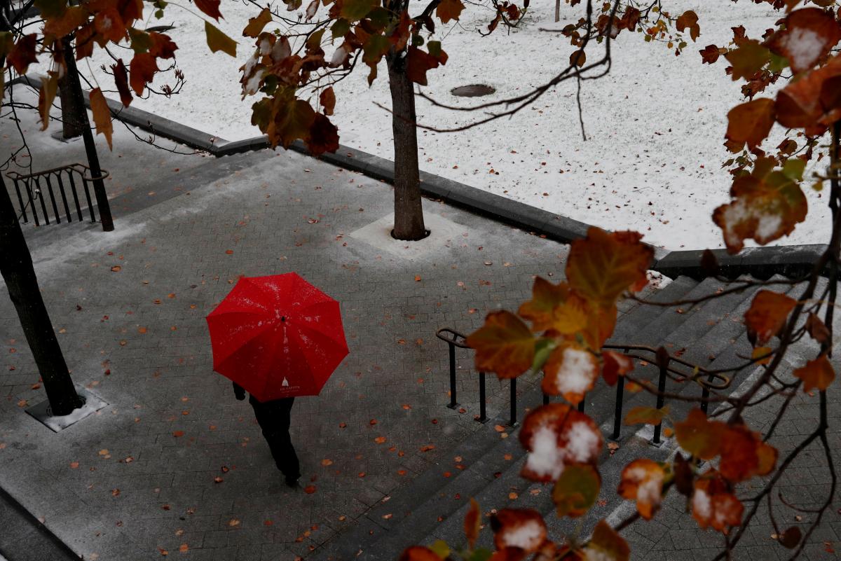 Новий тиждень почнеться дощем з мокрим снігом у більшості областей (карта, відео)