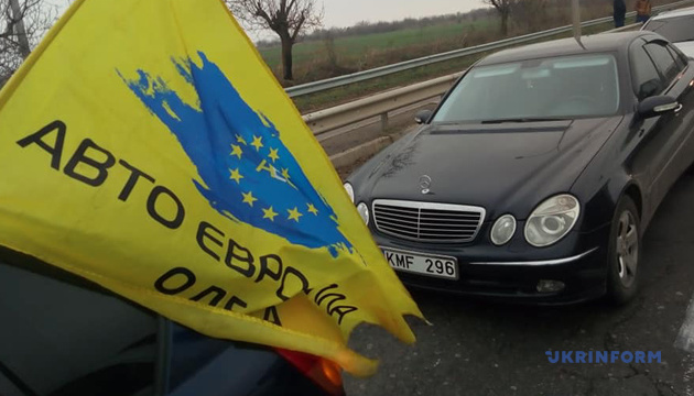 Податки, сплачені за розмитнення 'євроблях', підуть на виплату пенсій: Порошенко підписав закон