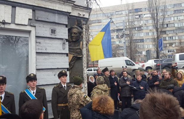 У Києві відкрили меморіальний барельєф голові Директорії УНР Симону Петлюрі