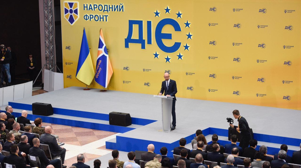 Яценюк закликав Президента Порошенка звільнити Україну від кума Путіна Медведчука