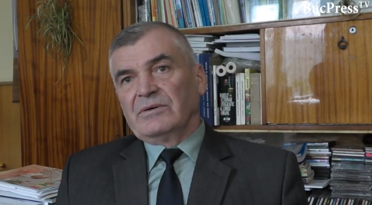 Колишній прорумунський директор Красноїльської гімназії заявляє про нібито утиски румунів, проте місцеві учні це спростовують 