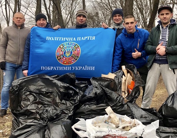 Сергій Качмарський: 'Побратими України' запросили Василя Продана  приєднатись до прибирання парків та скверів в Чернівцях (+ВІДЕО)