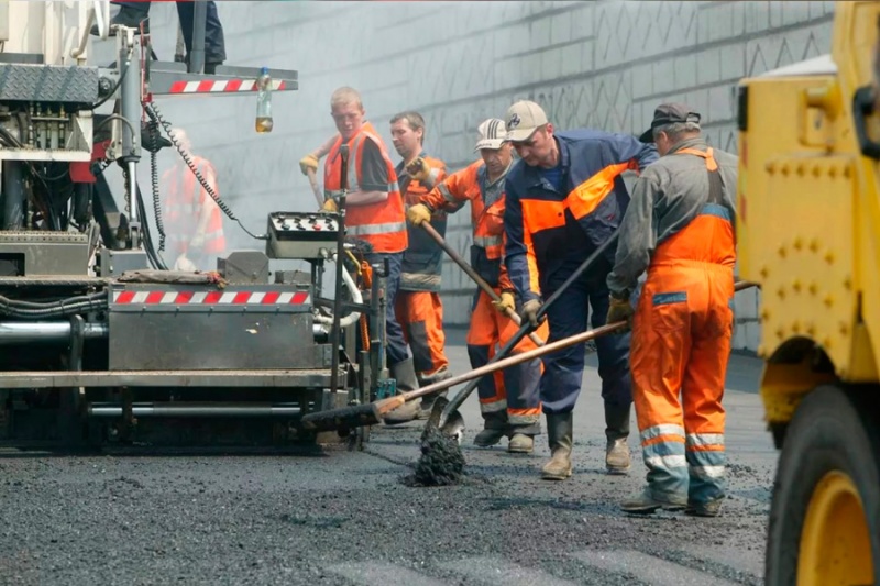 Дешевше на гривню: дві фірми, які ремонтують дороги у Чернівцях, розіграли між собою мільйонні тендери за «схемою»