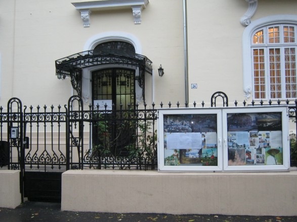 Порошенко і Зеленський майже порівну розділили голоси громадян України в Румунії, у Тимошенко - 2%  підтримки