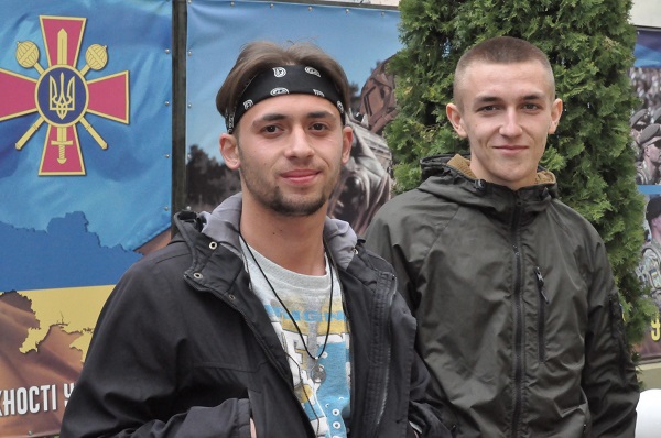 «Хочу захищати країну»: чергова група буковинців, які хочуть укласти контракт, вирушили до навчальних центрів 