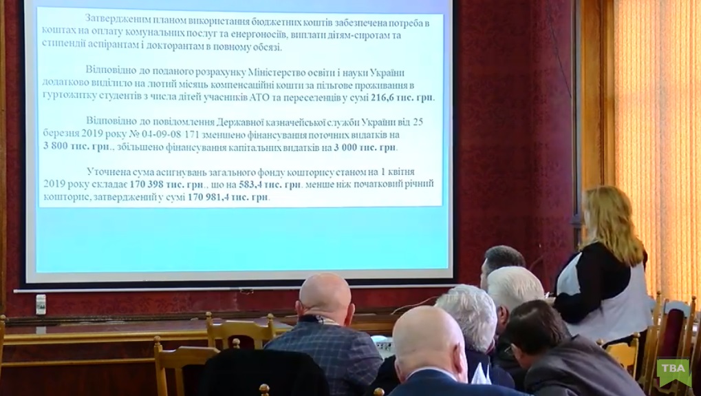 Держава відкликала з ЧНУ ім.Ю.Федьковича майже 4 мільйона гривень, бо викладачі навчають магістрів не два, а лише півтора року, але дякуючи Федоруку додала 3 мільйона на ремонт гуртожиків