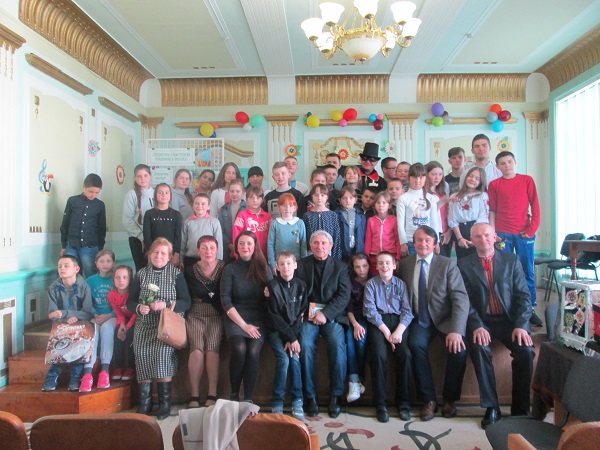 Дітям з особливими потребами розповіли про видатних літераторів та митців Буковини і показали фокуси