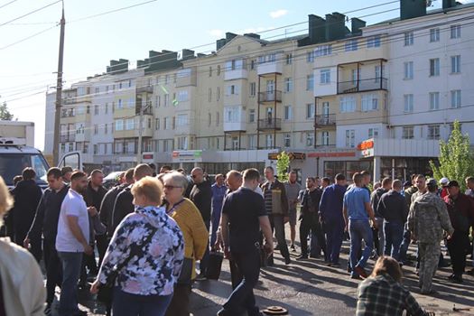 У Чернівцях знову відновилася практика перекриття доріг протестувальниками: цього разу заблокували вулицю Хотинську  