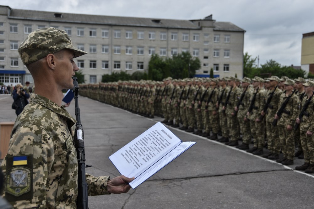 Майже два десятка буковинських юнаків склали Військову присягу десантників