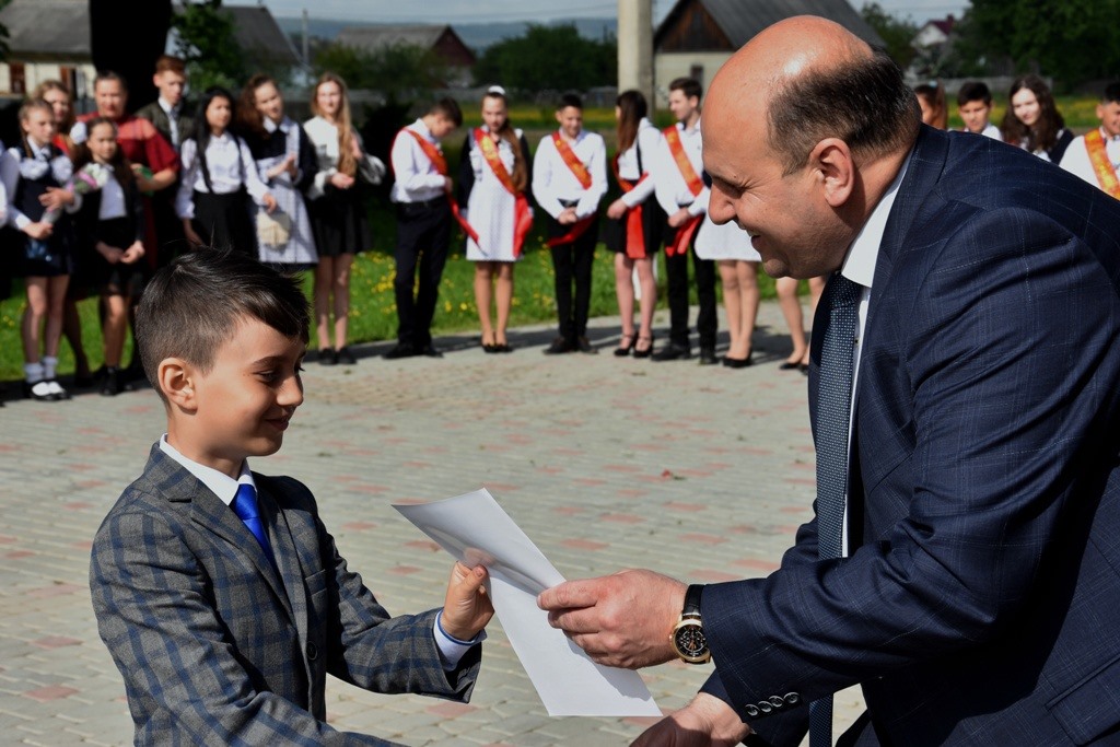 Іван Мунтян завітав на свято Останнього дзвоника випускників шкіл села Йорданешти 