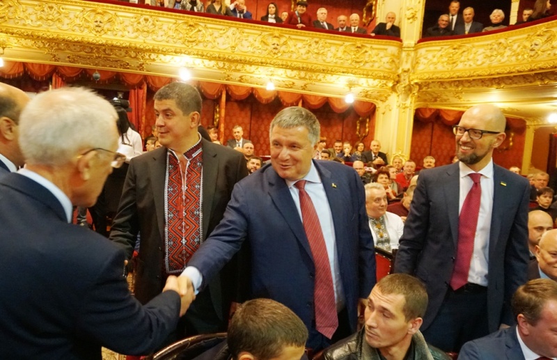 Яценюк може піти на вибори по «мажоритарці» на окрузі в Чернівцях – ЗМІ