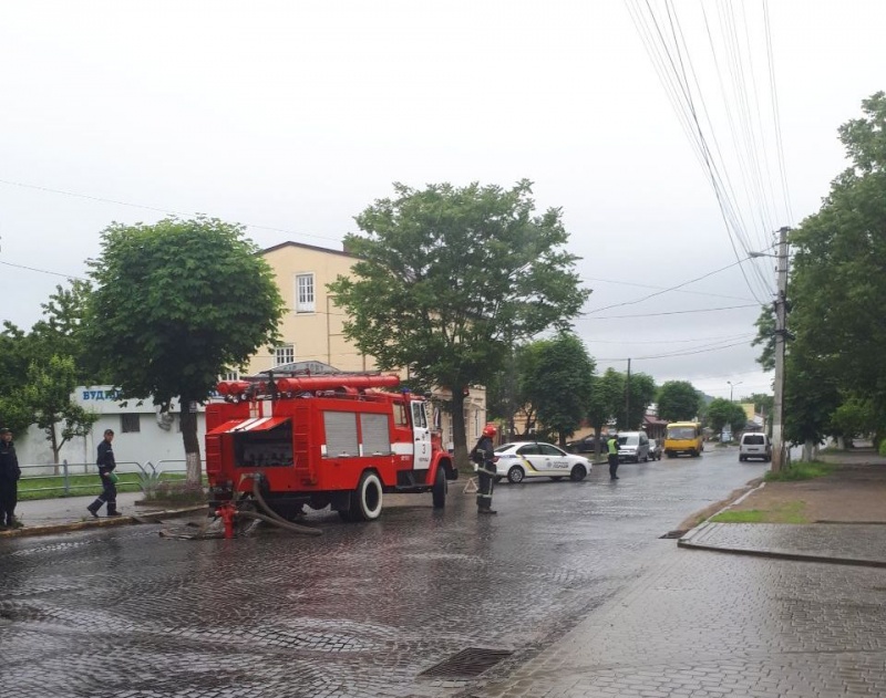 У Чернівцях шукали бомбу в поліції