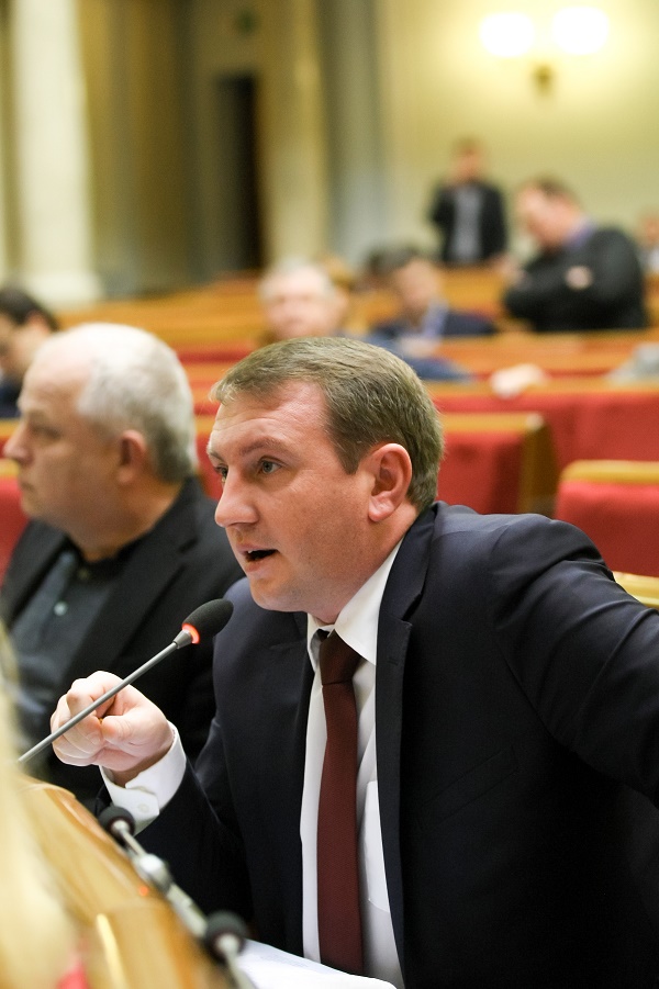 Іван Рибак: Вимагаю від Укравтодору негайно приступити до ремонту та будівництва доріг у карпатських районах Буковини та Франківщини