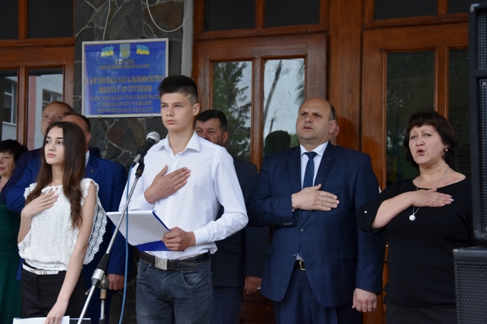 Іван Мунтян: Кам'янська школа, де навчалися мої старші сини, а нині завершує дев’ятий клас найменший Іванко, стала мені рідною