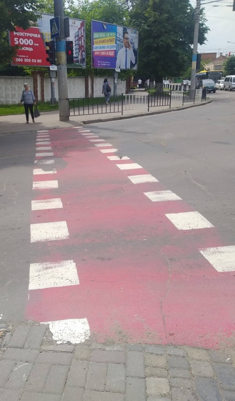 Хто відповідатиме за халтурне облаштування веломаршруту у Чернівцях?