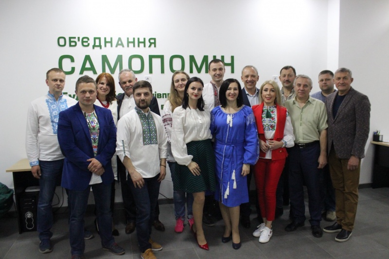 На Буковині «Самопоміч» визначиться з кандидатами в нардепи 5 червня. Чи допоможуть нові обличчя  переобратись 'Самопомочі' до Ради?