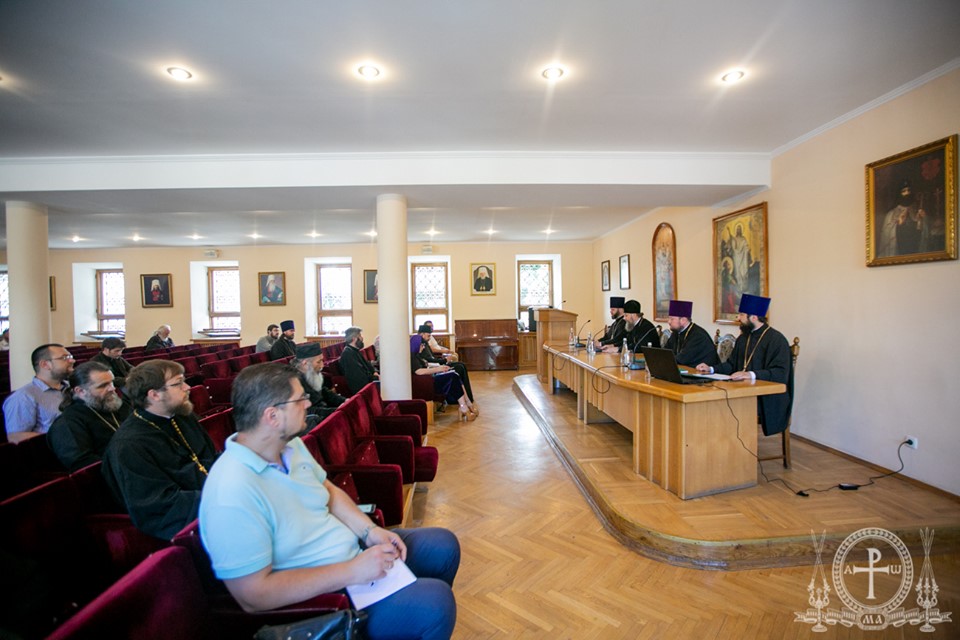 У Онуфрія з московської церкви кажуть, що Чернівецька ОДА незаконно перереєструвала 11 статутів релігійних громад 'УПЦ' на ПЦУ 