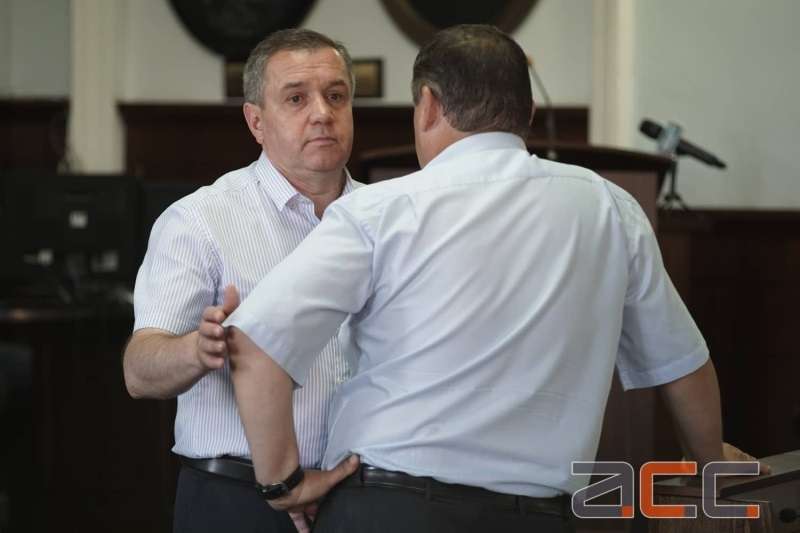 Тижнева пауза, на яку Олександр Пуршага поставив Чернівецьку міську раду, не допомогла: депутати запізнилися на роботу  