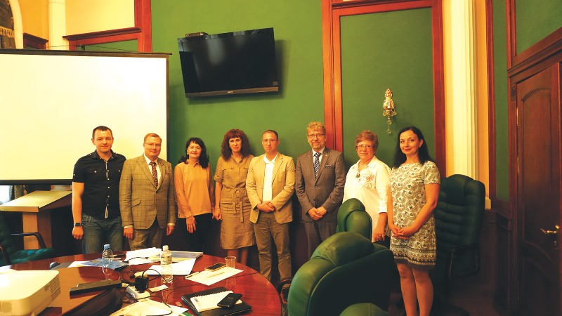 У Чернівцях обговорювали імплементацію мовної статті освітнього закону в школах нацменшин