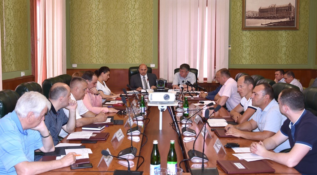 Іван Мунтян заявив, що Каспрук просто зобов’язаний вишукати у міському бюджеті кошти і невідкладно розпочати ремонт Хотинської 