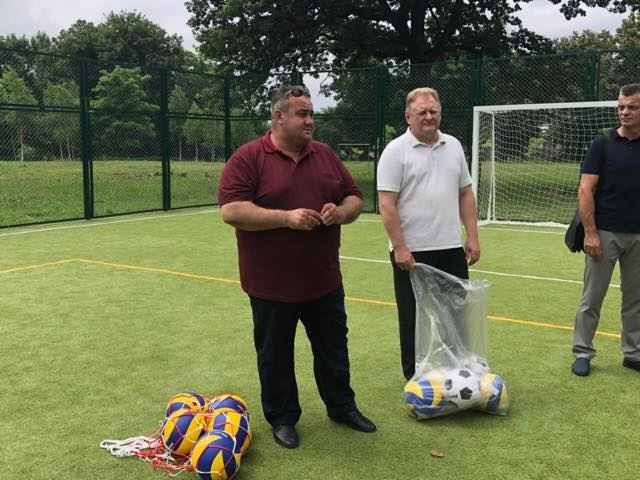 Тіміш відкрив в Садгорі спортивний майданчик - черговий на своєму окрузі та відвідав змагання державних службовців в Новоселиці 