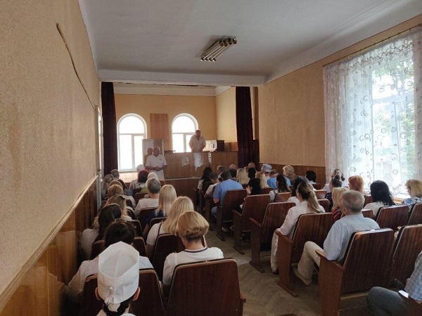 Народний депутат України Микола Федорук звітує перед працівниками чернівецьких лікарень про зроблене (ОНОВЛЕНО о 17.50)