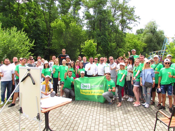 Прагнути неможливого і сміливо змінювати суспільство на краще: представники Зе!Команди спілкувалися з чернівецькою молоддю